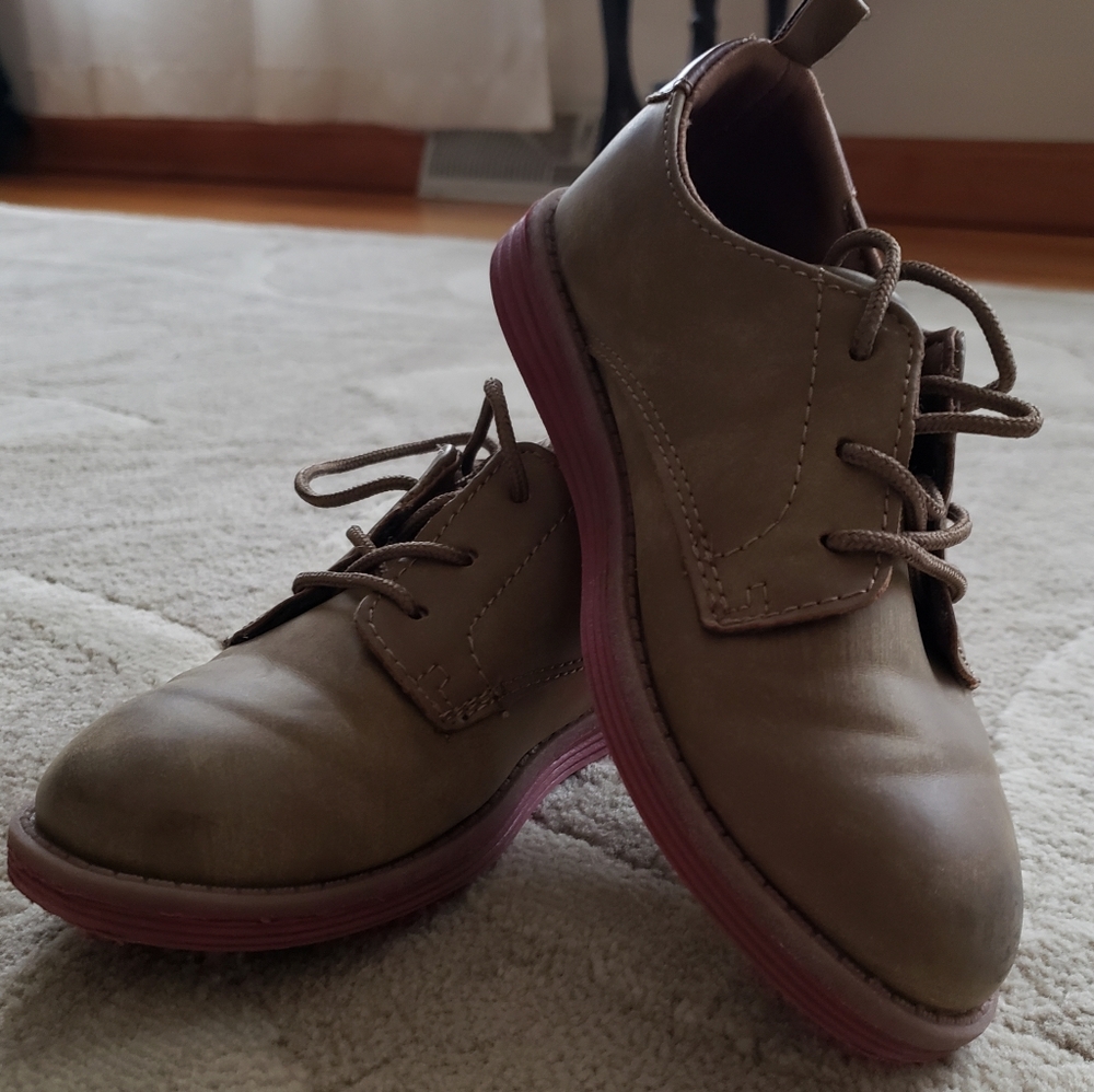 Size 12 Osh Gosh Dress Shoe - GUC